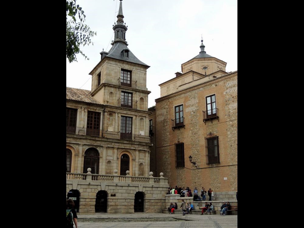  Ayuntamiento (left - City Hall), Palacio Arzobispal (right)